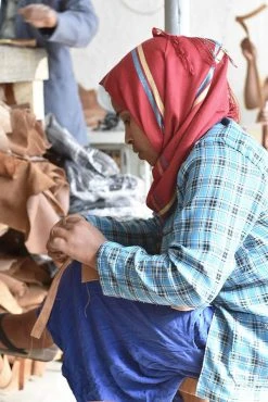 Purse & Clutch Larger Crossbody Handbag - Caramel Accessories