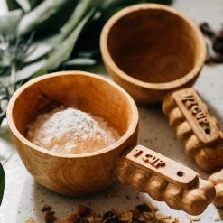 Azizi Life Home Goods Ruby Wooden Measuring Cup Set