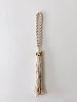 Ceremonia Cream Yarn Tassel