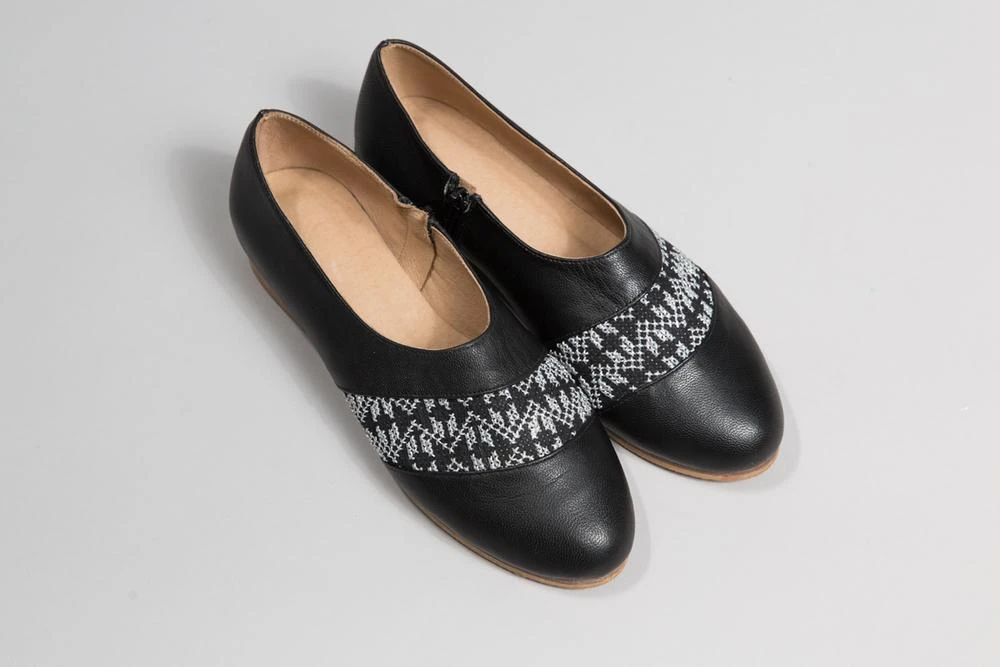 Darzah Tatreez Oxford - Silver 3 Darzah Tatreez Oxford - Silver