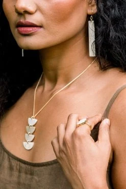 Hathorway Tinh Horn Bar Earrings