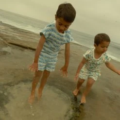 Honey Cake Tiger Kids' Hello Fun Wave Unisex T-Shirt