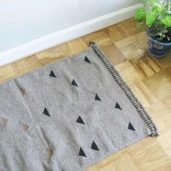 Ichcha Triangle Wool Dhurrie Rug