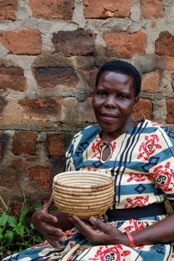 KAZI Home Goods Small Banana Leaf Half Moon Deep Round Bowl