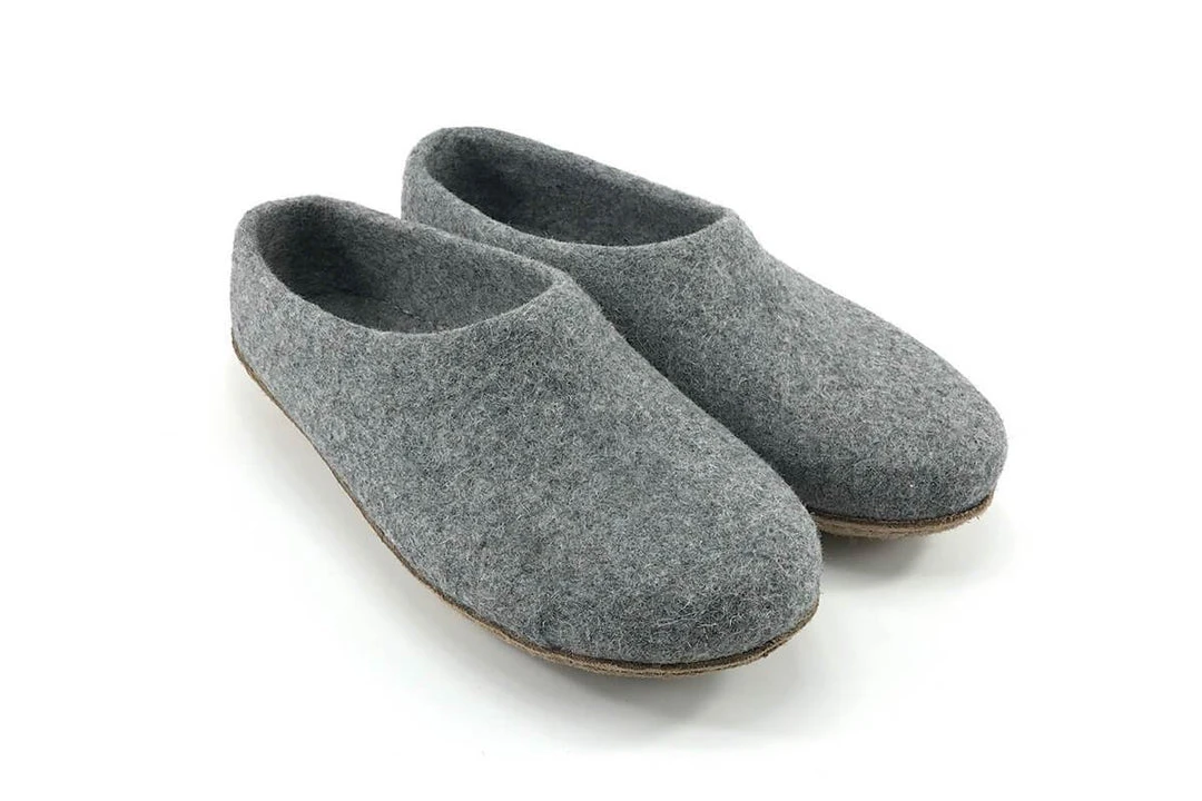 Kyrgies Men's Molded Sole High Back Wool Slippers - Gray 5 Kyrgies Men's Molded Sole High Back Wool Slippers - Gray