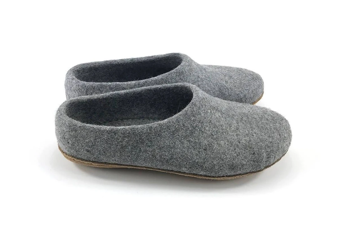 Kyrgies Men's Molded Sole High Back Wool Slippers - Gray 7 Kyrgies Men's Molded Sole High Back Wool Slippers - Gray