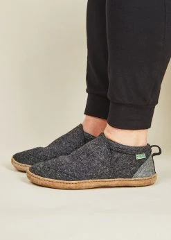 Kyrgies Men's Wool Tengries Slippers - Charcoal