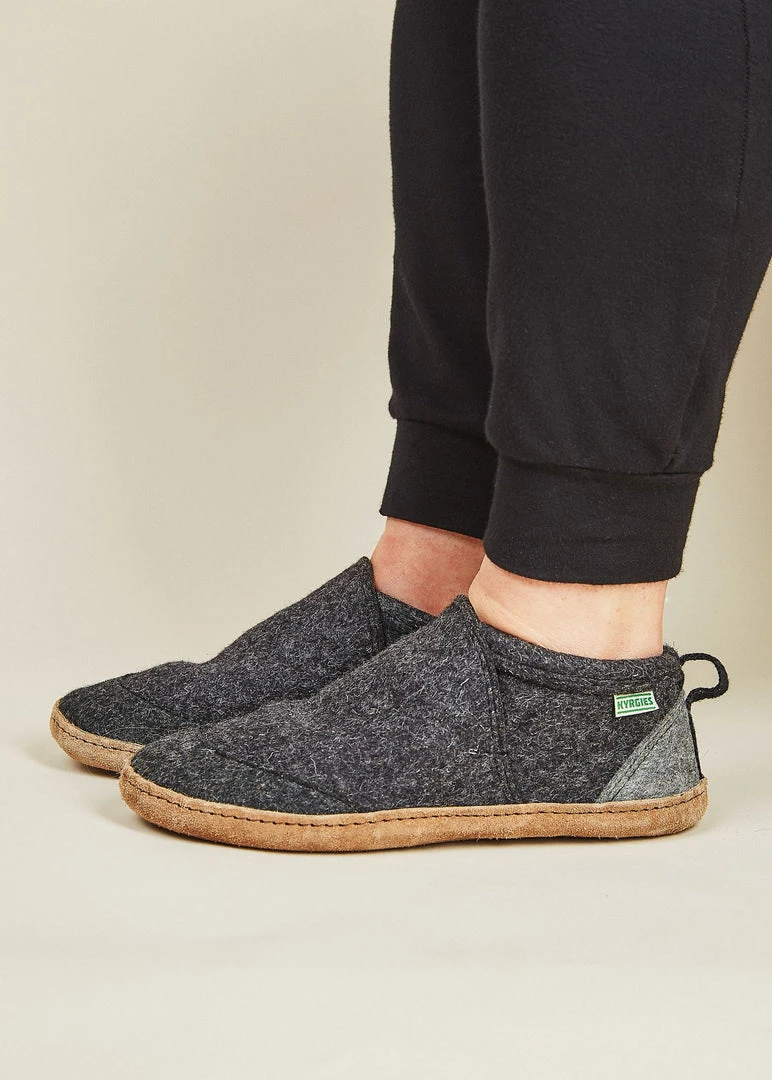 Kyrgies Men's Wool Tengries Slippers - Charcoal 4 Kyrgies Men's Wool Tengries Slippers - Charcoal