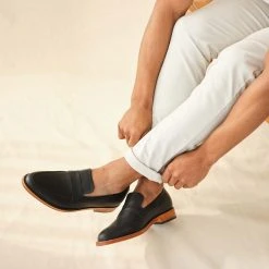 Nisolo Men's Chamberlain Penny Loafer - Black