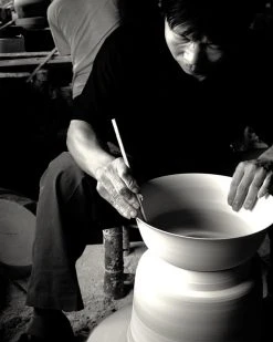 Middle Kingdom Planters + Vases Porcelain Bulb Pan