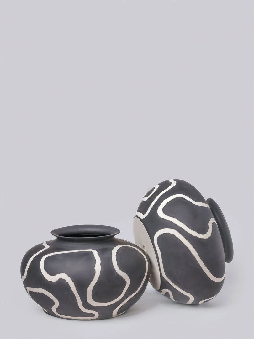 Middle Kingdom BIPOC Owned Memphis Apple Vase - Black 3 Middle Kingdom BIPOC Owned Memphis Apple Vase - Black