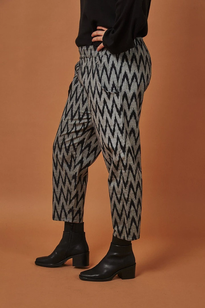 Passion Lilie Gray Chevron Crop Pants 4 Passion Lilie Gray Chevron Crop Pants