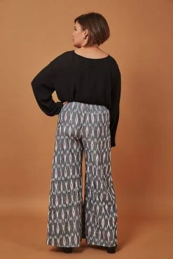 Passion Lilie Spinnaker Gray Pants Clothing