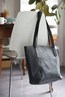 Purse & Clutch Accessories Zippered Leather Purse - Black