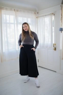 Mien Sol Mock Neck Long Sleeve Top