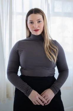 Mien Sol Mock Neck Long Sleeve Top