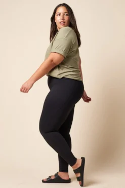 The Standard Stitch Relaxed V - Sage