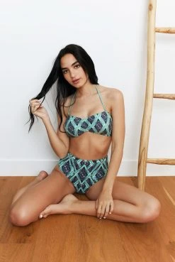 Wolven Reversible High-Waisted Recycled Bikini Bottom - Jungle 12 Wolven Reversible High-Waisted Recycled Bikini Bottom - Jungle